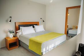 Amphitryon City Hotel