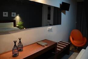 Amphitryon City Hotel