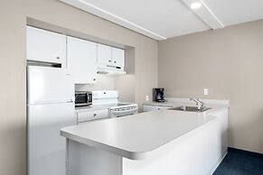 Clearwater Lakeshore Motel