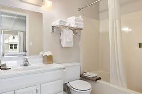 Clearwater Lakeshore Motel