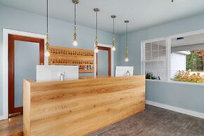 Clearwater Lakeshore Motel