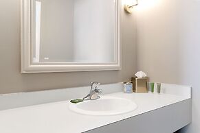 Clearwater Lakeshore Motel