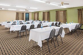 Hotel 7 Inn Anna