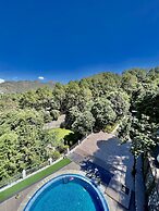 Sea Hawk Hill Resort - A Luxury Boutique Resort