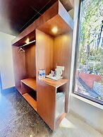 Sea Hawk Hill Resort - A Luxury Boutique Resort