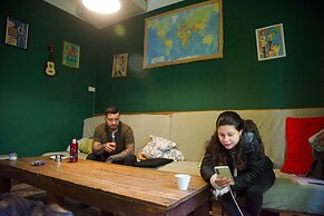 Sunflower City Student Hostel & Bar