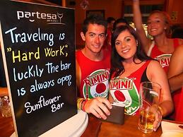 Sunflower City Youth Hotel