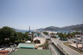 Dedeminn Marina Hotel