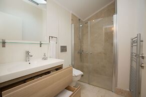 Dedeminn Marina Hotel