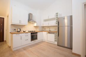 Dedeminn Marina Hotel