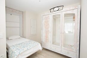 Dedeminn Marina Hotel