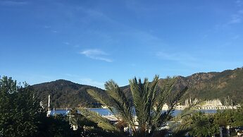 Dedeminn Marina Hotel