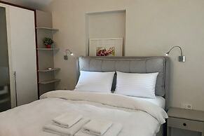 Dedeminn Marina Hotel