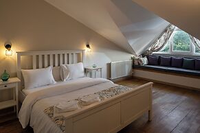 Dedeminn Marina Hotel