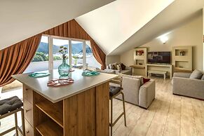 Dedeminn Marina Hotel