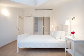 Dedeminn Marina Hotel