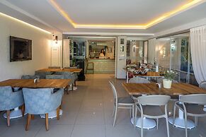 Dedeminn Marina Hotel