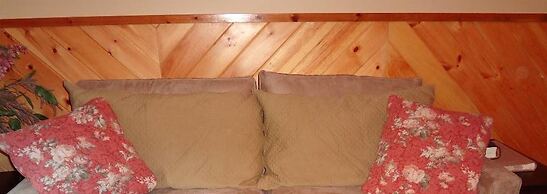 Hinckley's Dreamwood Cottages