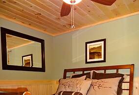 Hinckley's Dreamwood Cottages