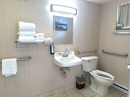 Atlantic Eyrie Lodge