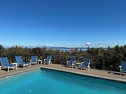 Atlantic Eyrie Lodge