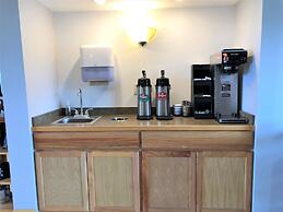 Atlantic Eyrie Lodge