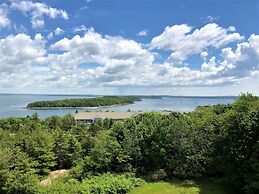 Atlantic Eyrie Lodge