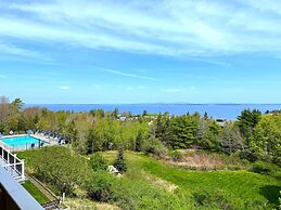 Atlantic Eyrie Lodge