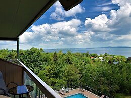 Atlantic Eyrie Lodge