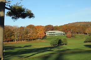 Atlantic Eyrie Lodge