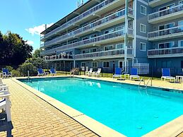 Atlantic Eyrie Lodge