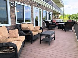 Atlantic Eyrie Lodge