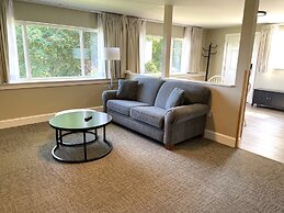 Atlantic Eyrie Lodge