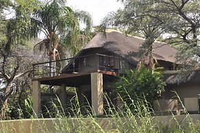 Hakusembe River Lodge