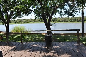 Hakusembe River Lodge