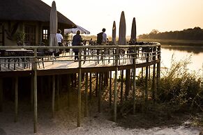 Hakusembe River Lodge