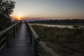 Hakusembe River Lodge