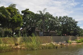 Hakusembe River Lodge