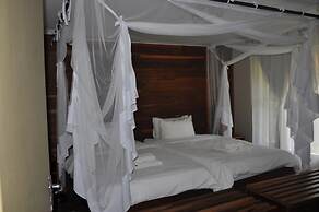 Hakusembe River Lodge