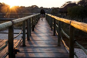 Hakusembe River Lodge