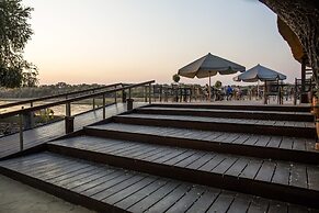 Hakusembe River Lodge