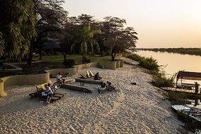 Hakusembe River Lodge