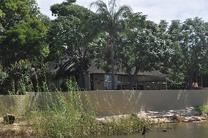 Hakusembe River Lodge