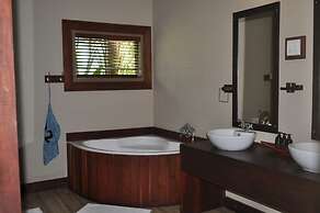 Hakusembe River Lodge