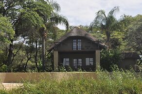Hakusembe River Lodge