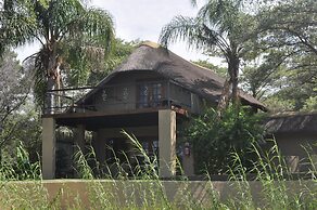 Hakusembe River Lodge