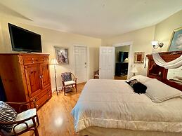 Riverbend Motel & Cabins