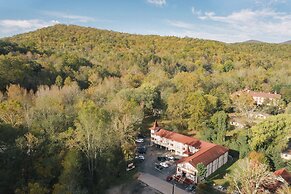Riverbend Motel & Cabins