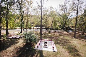 Riverbend Motel & Cabins