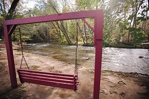 Riverbend Motel & Cabins